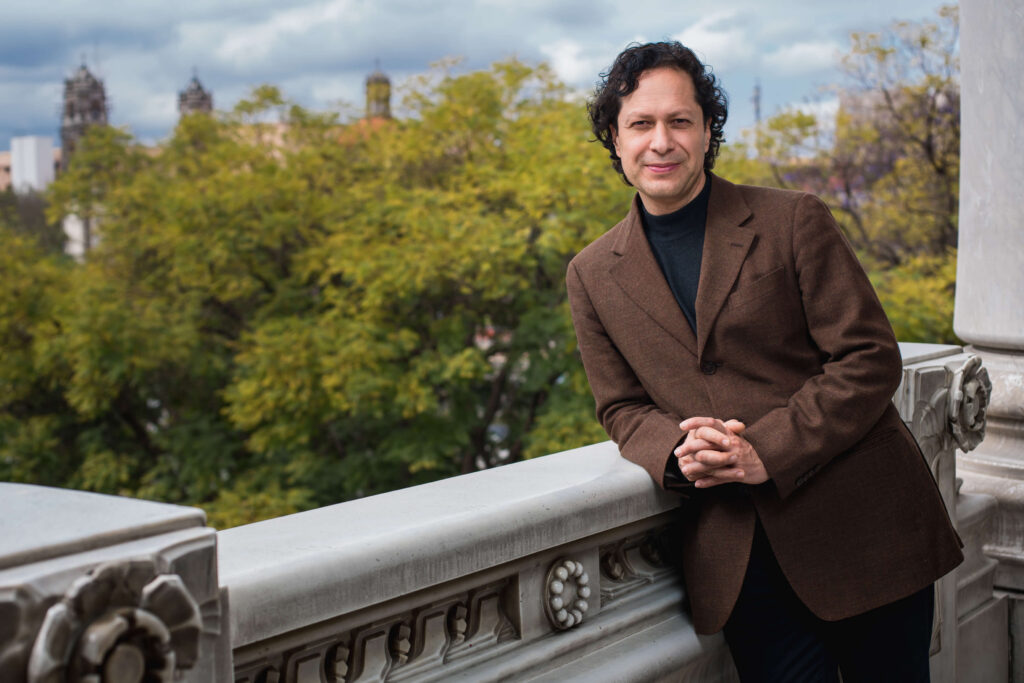 Alonso Escalante: “Acercar, desmitificar, desacralizar la ópera”