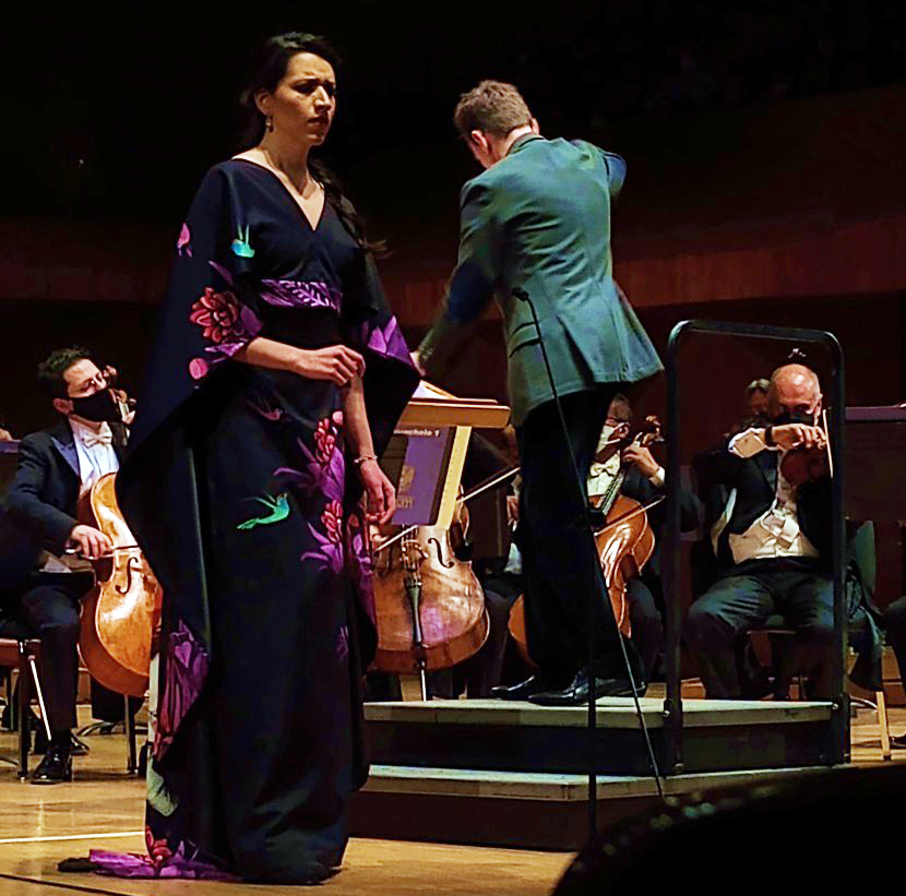 Cecilia Eguiarte canta con la OFUNAM