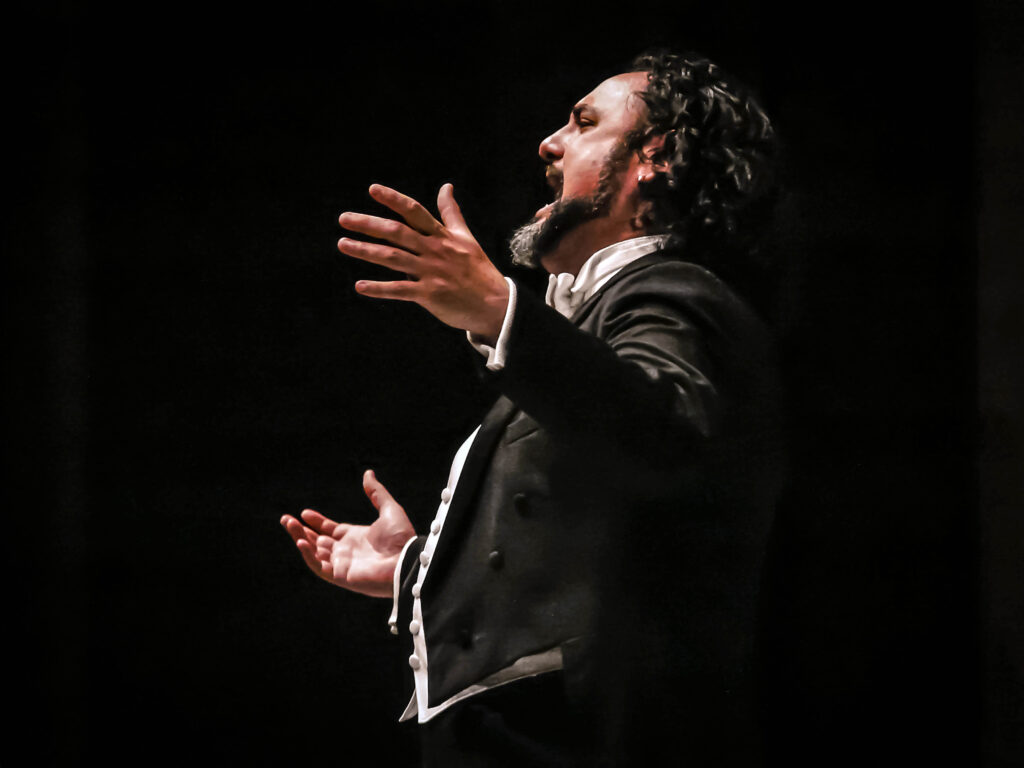 Rodrigo Garciarroyo: “Vivir 20 años de cantar es un privilegio gigantesco”